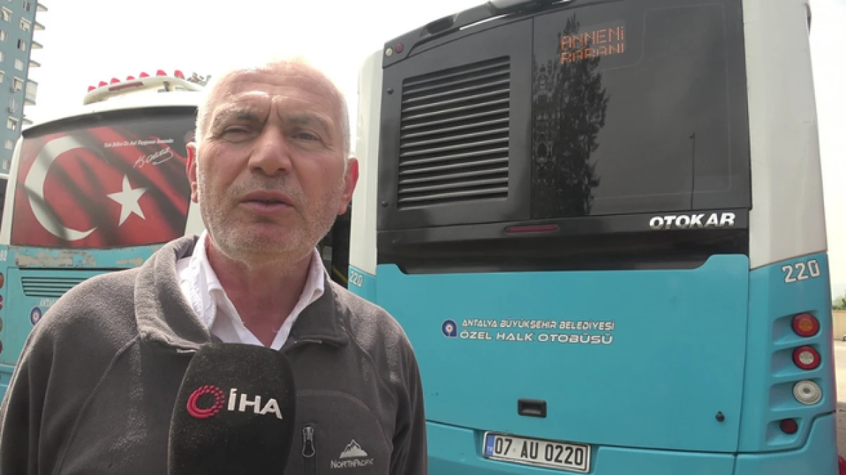 Antalya&rsquo;da otob&uuml;s şof&ouml;r&uuml;nden patenci &ccedil;ocuklara LED'li uyarı