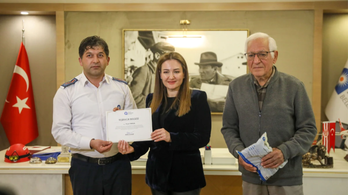 Antalya’da otobüste unutulan 4 bin avro sahibine ulaştırıldı