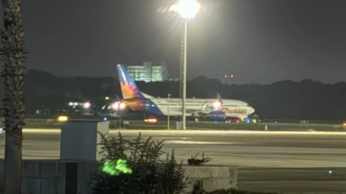 Antalya&rsquo;da pilotu rahatsızlanan u&ccedil;ak acil iniş yaptı  