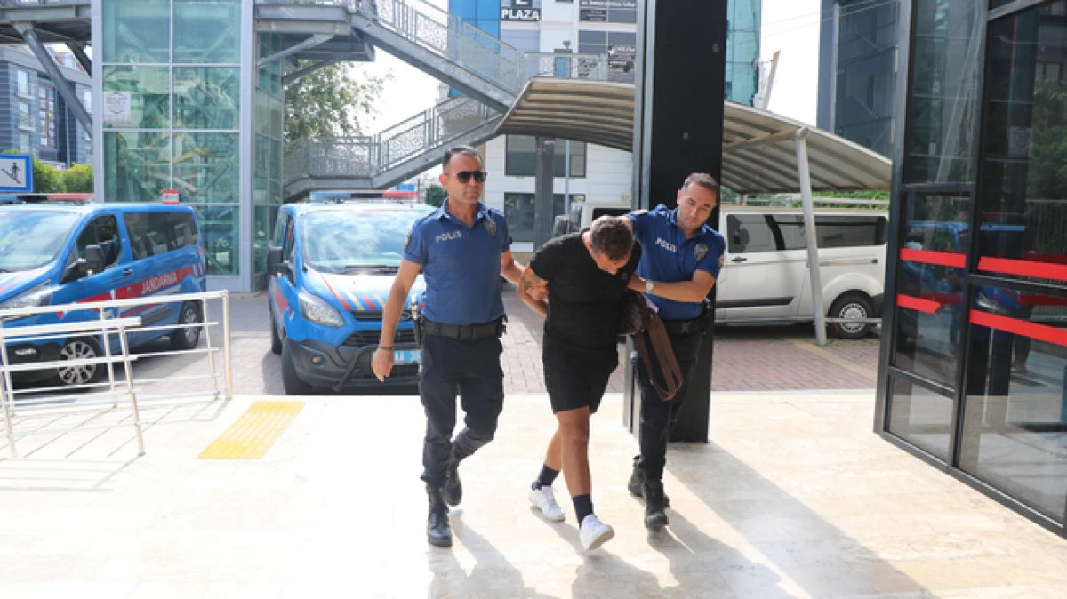 Antalya&rsquo;da polise hakaret eden ş&uuml;pheli, g&ouml;zaltına alındı