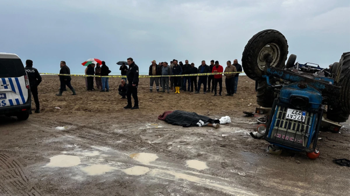 Antalya&rsquo;da sahilde trakt&ouml;r&uuml;n altında kalan 2 gen&ccedil;ten biri hayatını kaybetti 