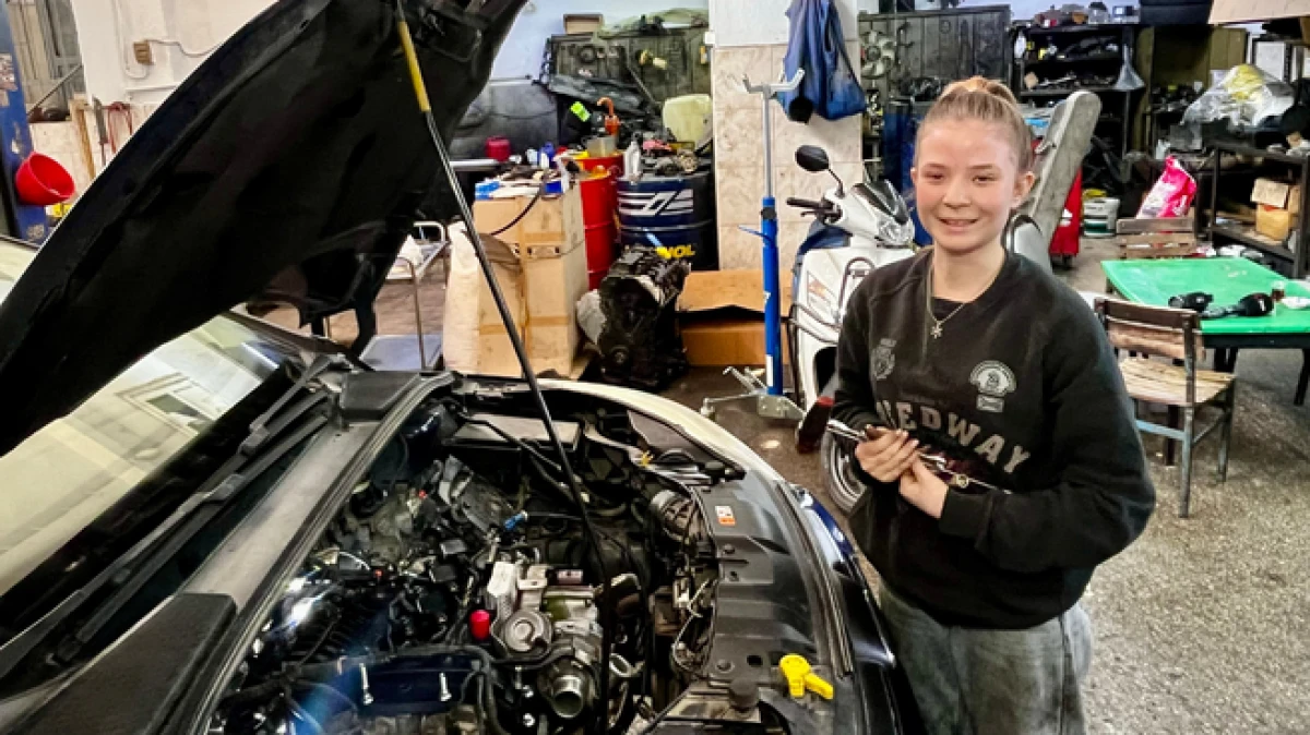 Antalya&rsquo;da sanayinin 17 yaşındaki kadın ustası  