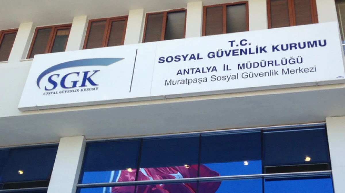 Antalya&rsquo;da SGK&lsquo;ya r&uuml;şvet operasyonu; il m&uuml;d&uuml;r&uuml; tutuklandı