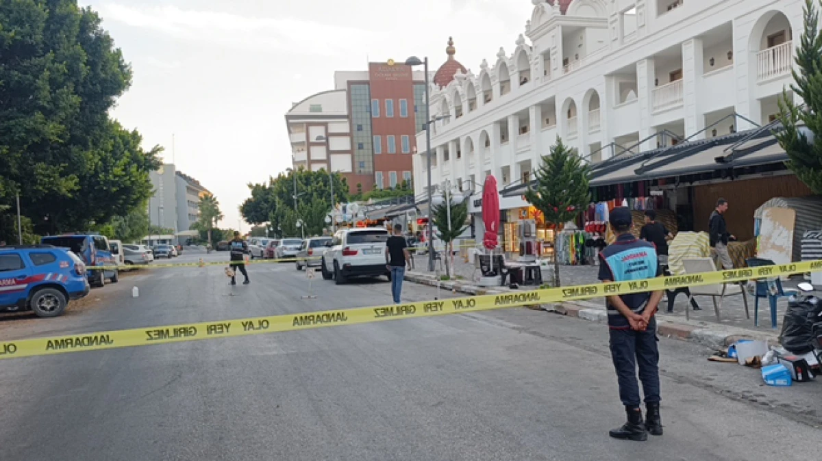 Antalya'da silahlı saldırı: 1'i turist 3 yaralı 