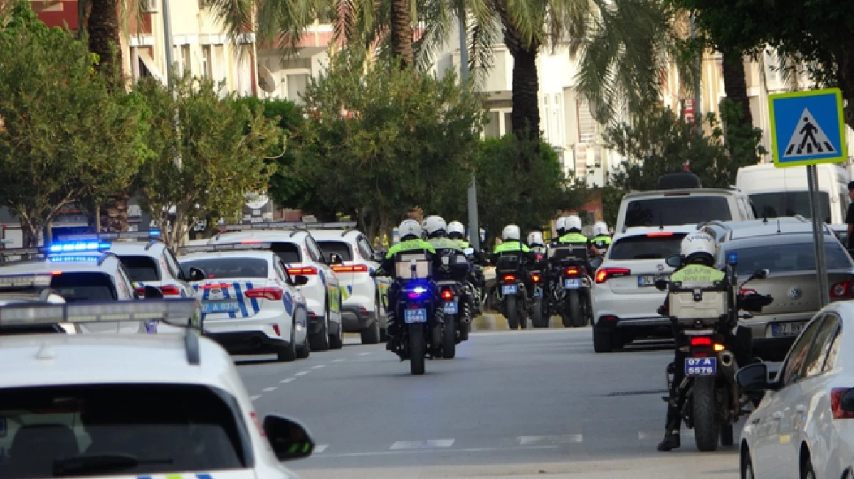 Antalya'da şok denetimde sürücülere ceza yağdı   