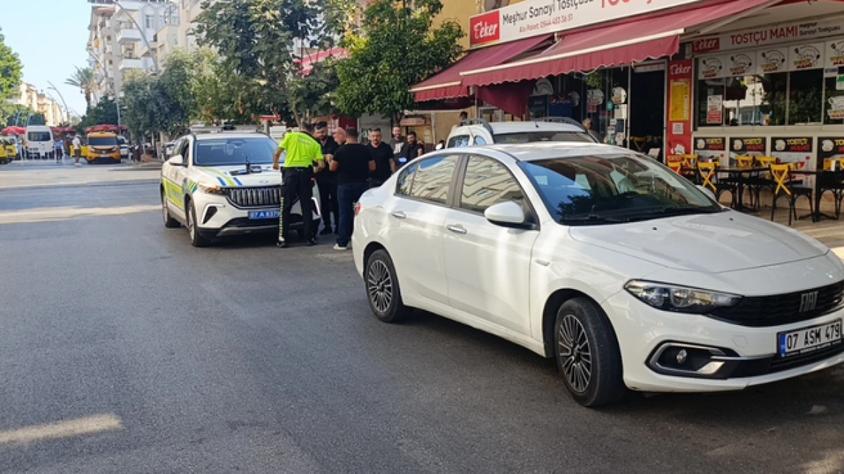 Antalya’da taksiciler ihbar etti, korsan taksici yakalandı 