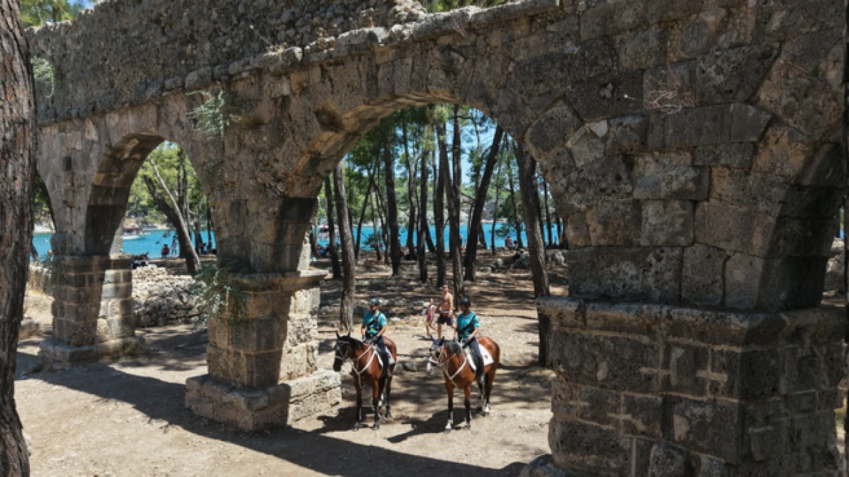 Antalya&rsquo;da tarihi miras i&ccedil;in atlı jandarma devriyesi