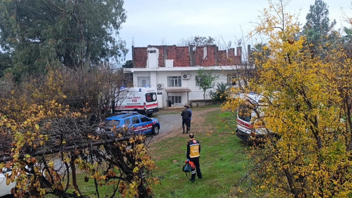 Antalya&rsquo;da tartıştığı babasını ve yengesini tabancayla vurarak ağır yaraladı 