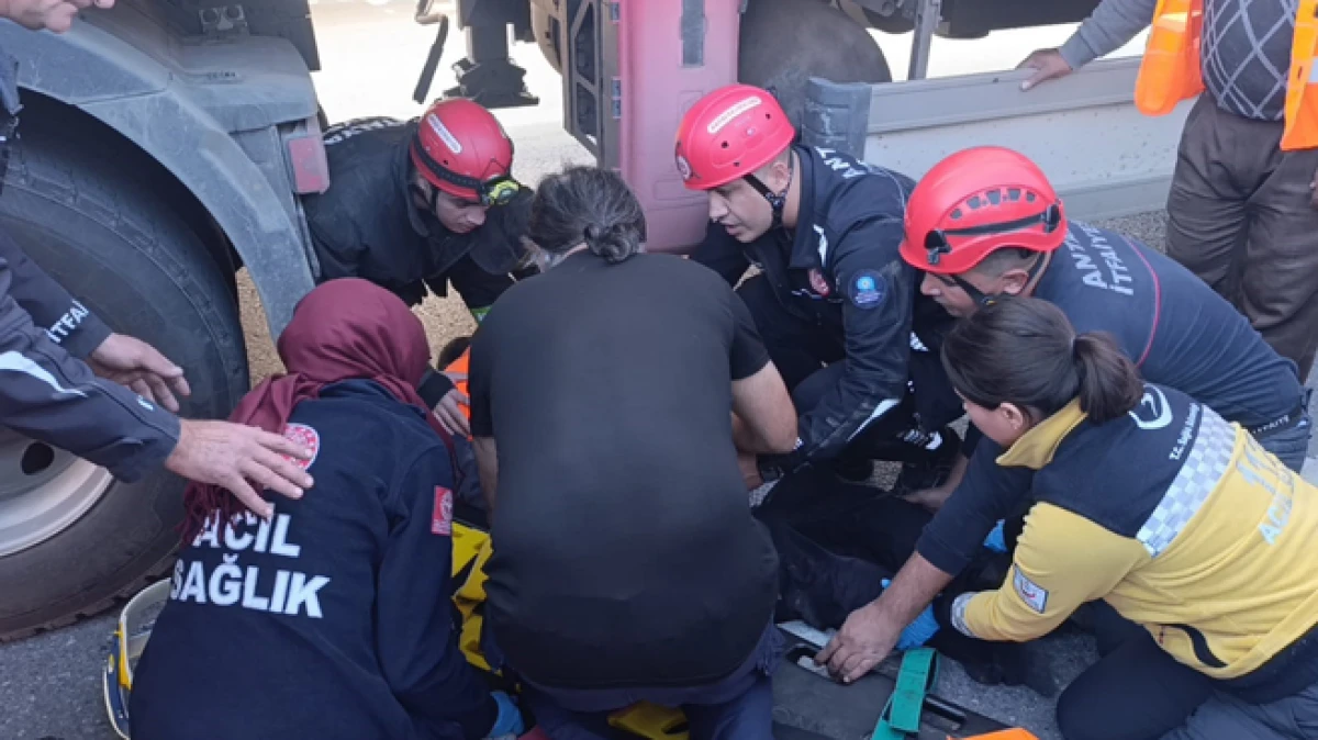 Antalya’da tırın altında kalan karayolları işçisi hayatını kaybetti 
