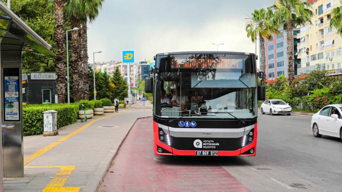 Antalya&rsquo;da toplu ulaşım ara&ccedil;ları 1 Mayıs'ta &uuml;cretsiz yolcu taşıyacak