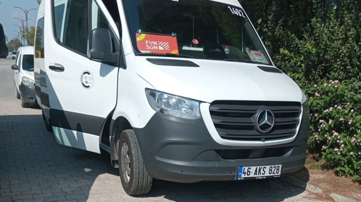 Antalya’da tur minibüsü şoförü aracında ölü bulundu   