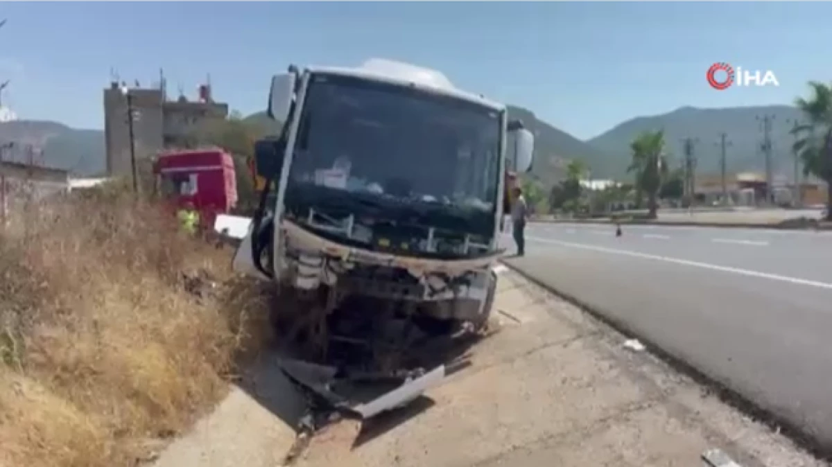 Antalya'da tur otobüsü drenaj hendeğine girdi: 23 yaralı 