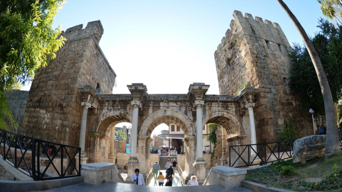 Antalya'da turistlerin en pop&uuml;ler durağı Kalei&ccedil;i