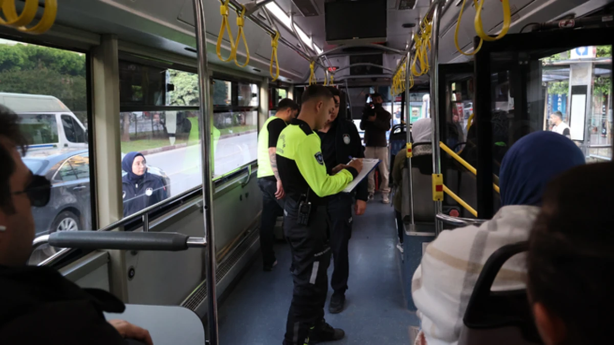 Antalya&rsquo;da yağmur suyu sızdıran &ouml;zel halk otob&uuml;s&uuml;ne ceza ve bakım uygulandı