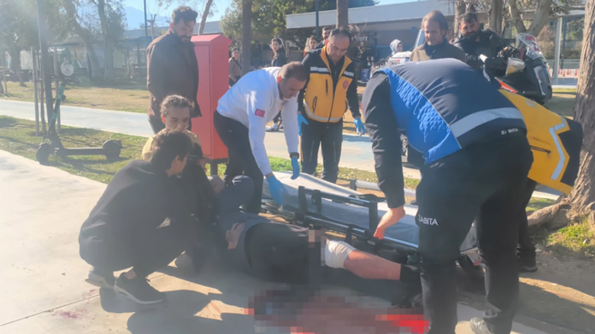 Antalya&rsquo;da yaşlı adamı &ldquo;Neden selam almıyorsun" diyerek bı&ccedil;akladılar   