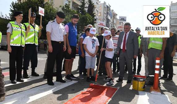 Antalya'da, ‘Yayalara Öncelik Duruşu, Hayata Saygı Duruşu