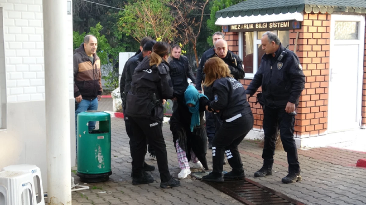 Antalya&rsquo;da yola bırakılan &ccedil;anta polisi alarma ge&ccedil;irdi