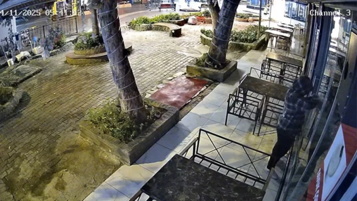 Antalya’daki hırsızlık olayı anbean güvenlik kameralarına yansıdı