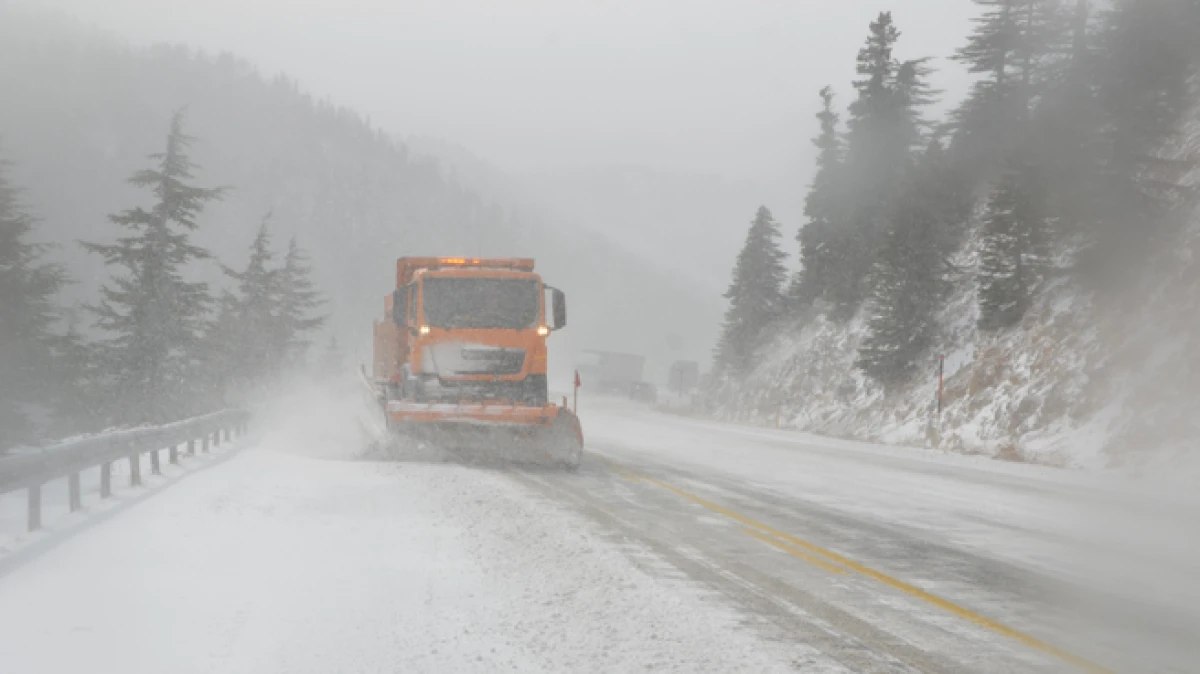 Antalya&ndash;Konya kara yolunda kar etkisini artırdı   