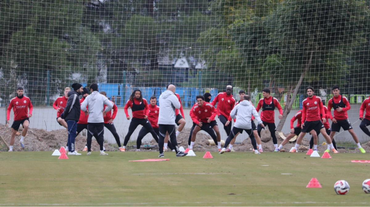Antalyaspor, ikinci yarı hazırlıklarını tesislerinde s&uuml;rd&uuml;r&uuml;yor