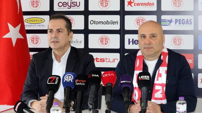 Antalyaspor'da Sami Uğurlu i&ccedil;in imza t&ouml;reni d&uuml;zenlendi  