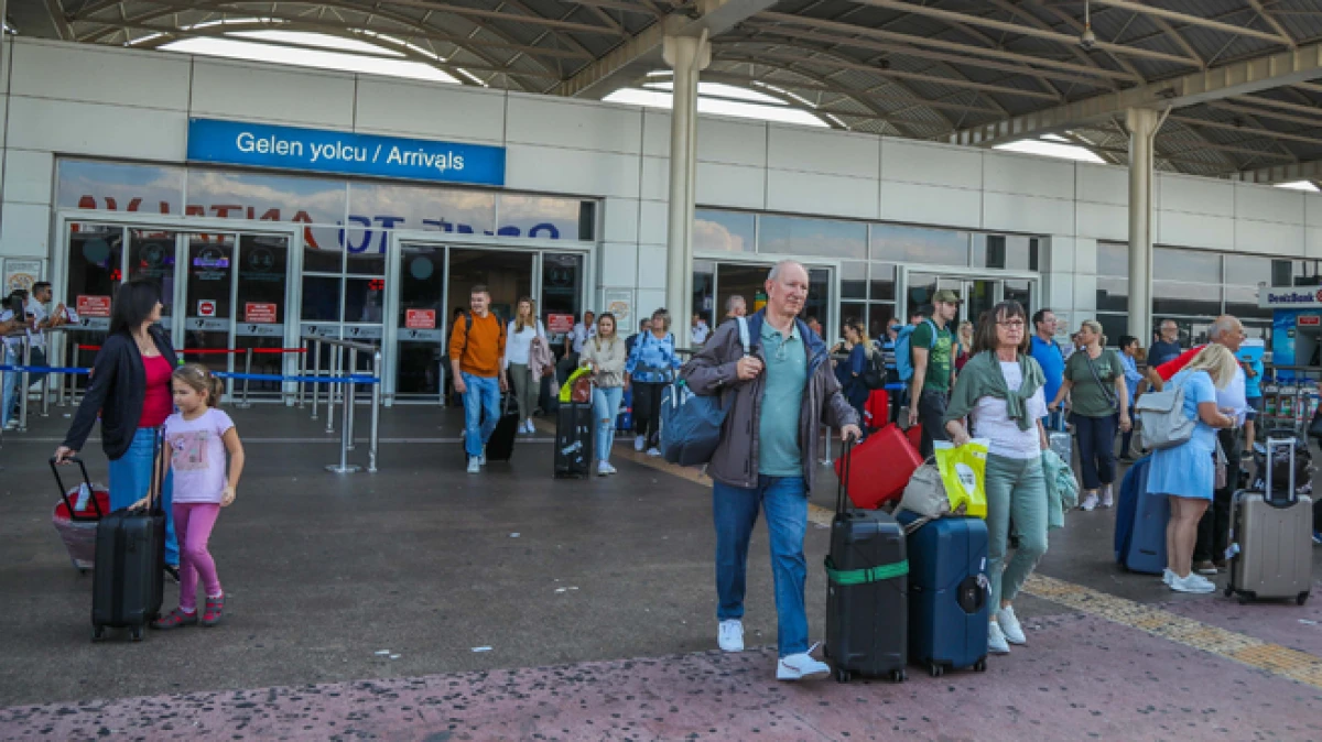 Antalya&rsquo;ya hava yoluyla gelen turistte 17 milyon rekoru 
