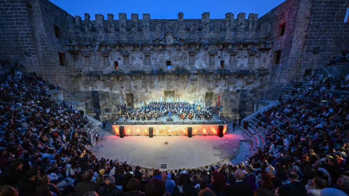 Aspendos'ta "K&ouml;kten Geleceğe Maarif Yolcuları" konserine yoğun ilgi   