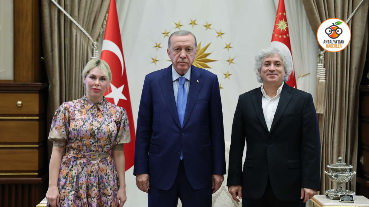 AÜ Rektörü Prof.Dr. Özlenen Özkan yeniden rektör olarak atandı 