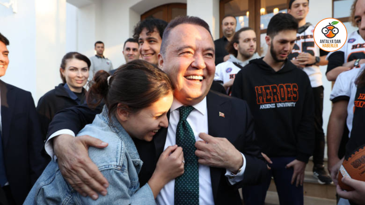  Başkan Muhittin Böcek’ten üniversitelilere hoş geldiniz mesajı