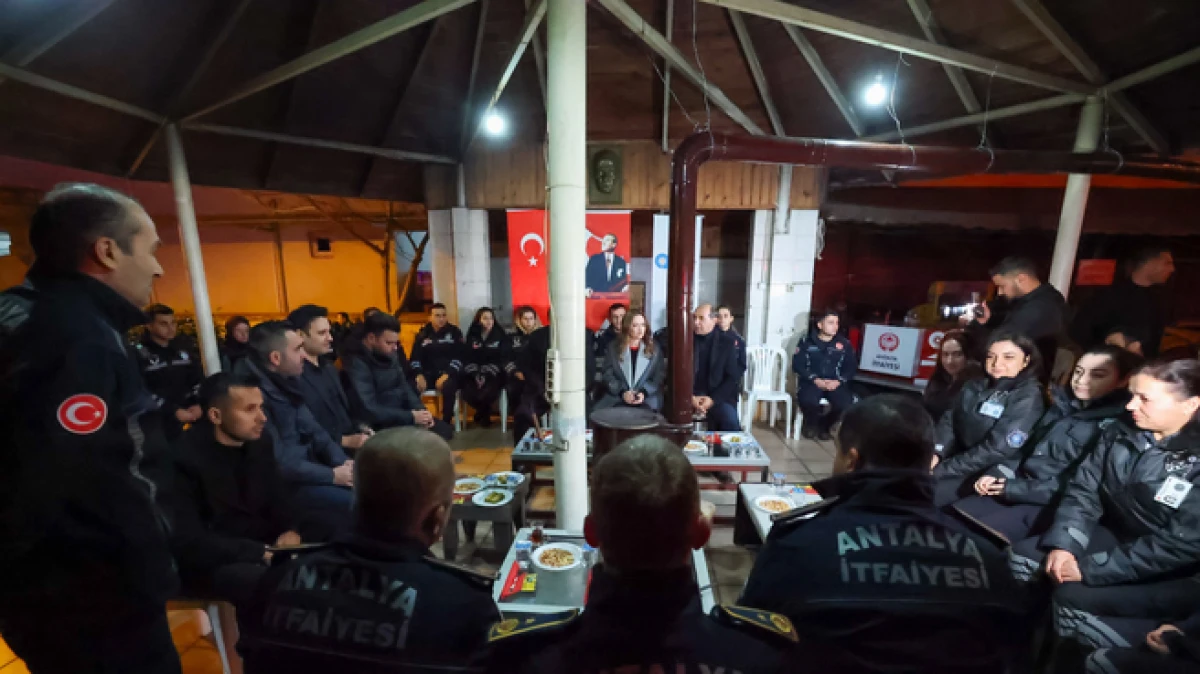 Başkan Vekili &Ouml;zdemir, 2026 yılını itfaiye personeli ile karşıladı 