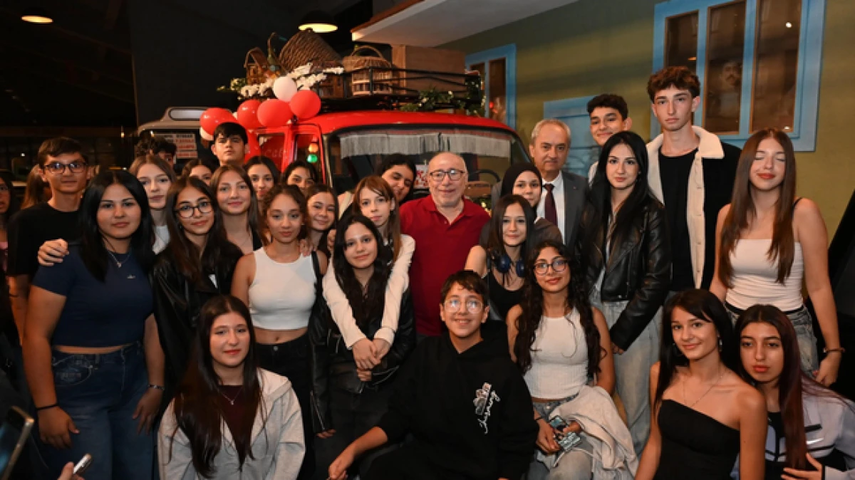 Çiçek Abbas, yıllar sonra Antalya’da minibüsüyle buluştu 