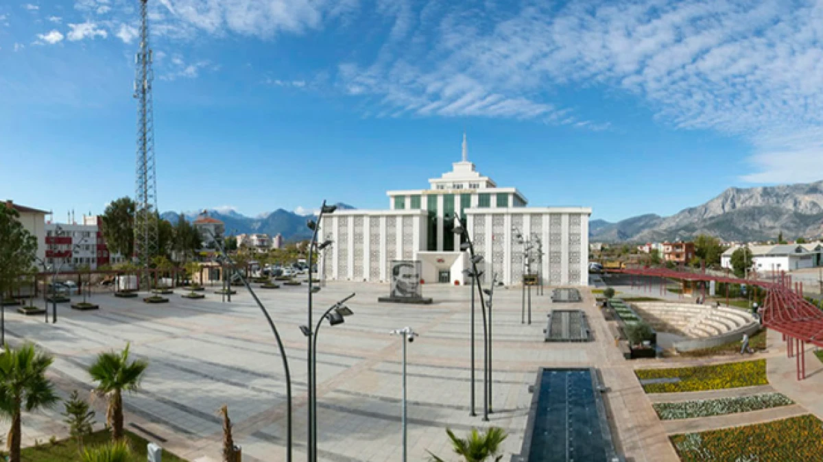 D&ouml;şemealtı Belediyesi&rsquo;ne 'asfalt ihalesi' operasyonu; eski başkan dahil 22 g&ouml;zaltı kararı