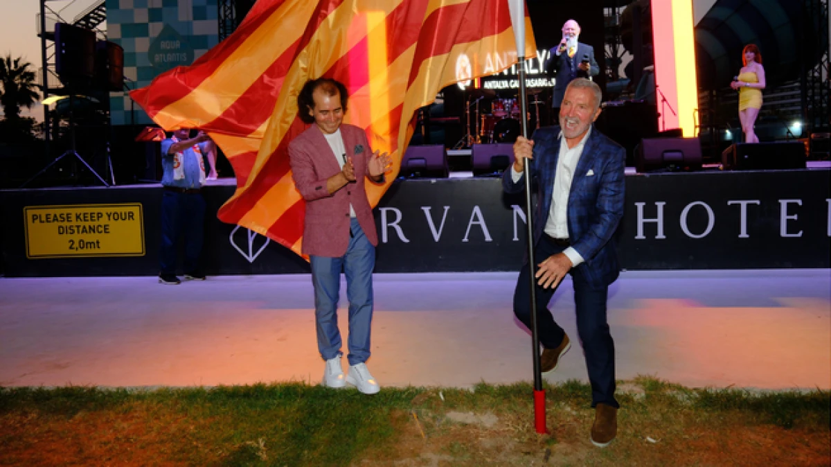 Galatasaray'ın 26'ncı şampiyonluğu Antalya'da kutlandı, Souness &ccedil;imlere bayrak dikti