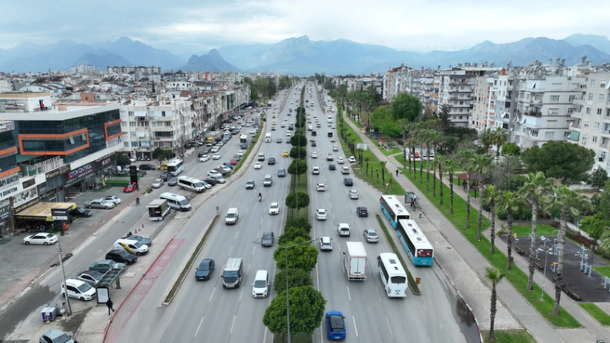 Gazi Bulvarı'nda trafik akışını rahatlatmak i&ccedil;in &ccedil;alışma başlatıldı   