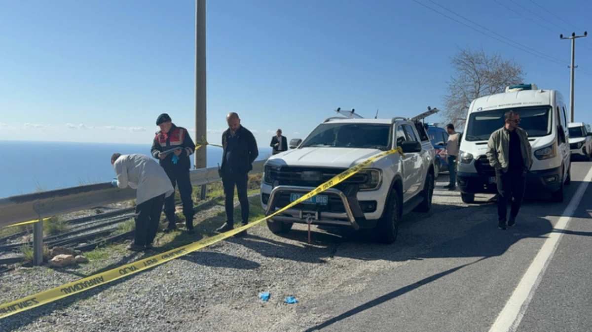 Gazipaşa'da karayolu kenarında kadın cesedi bulundu  