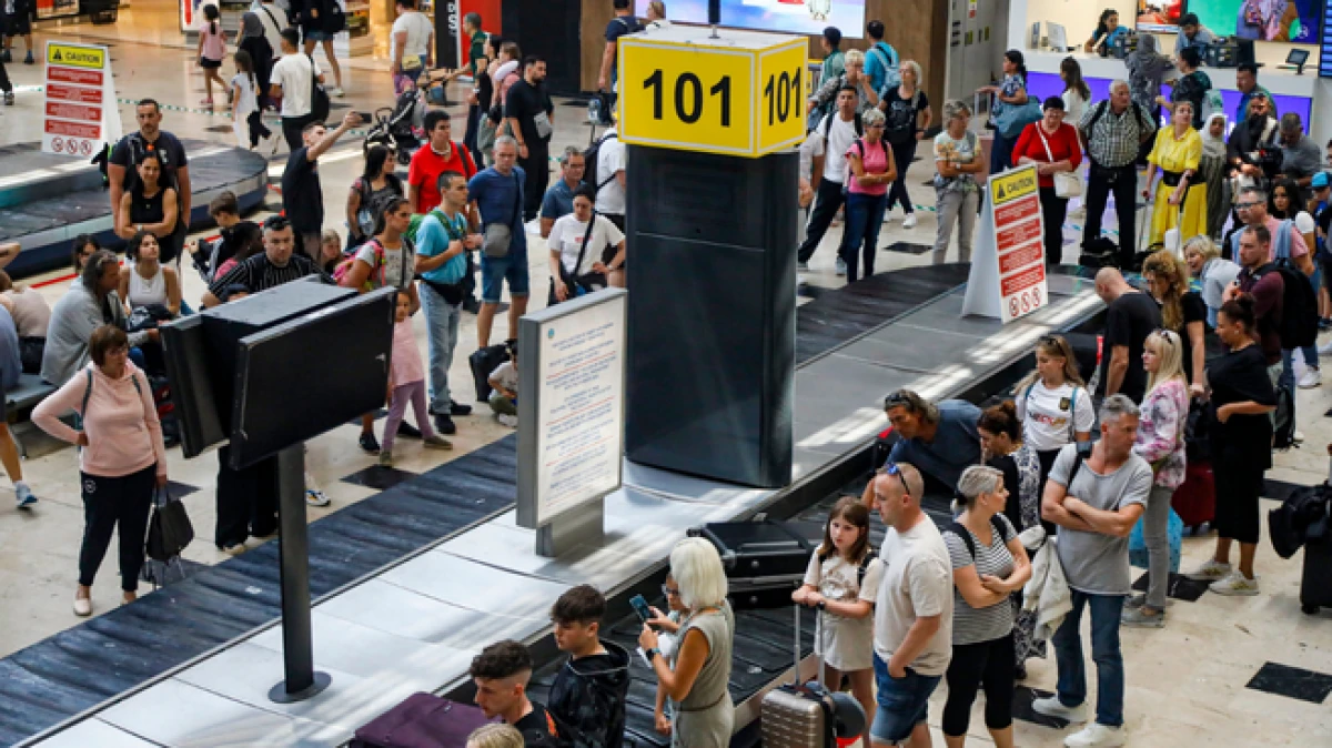 İngiliz ve Polonyalı turist Antalya'yı sevdi 