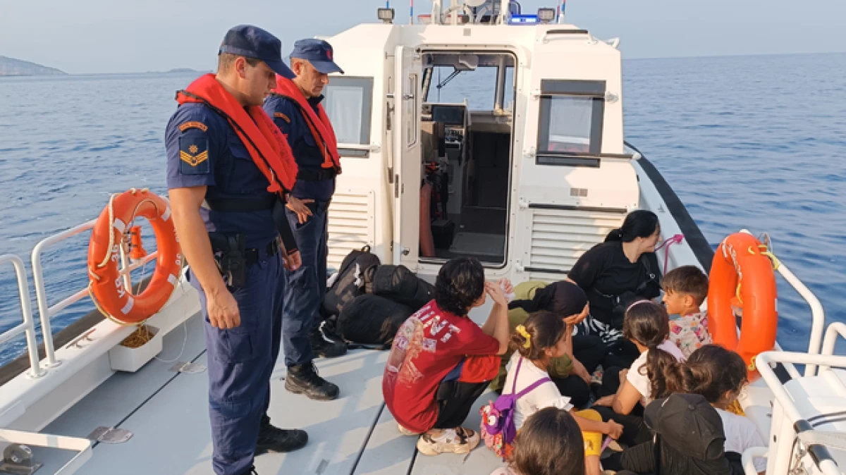 Kaş'ta 21 düzensiz göçmen ve 1 organizatör yakalandı   