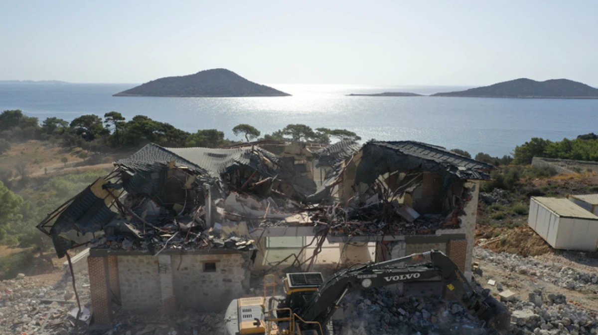 Kaş'ta 5 bin 112 ka&ccedil;ak yapının yıkımı i&ccedil;in 10'uncu ihale