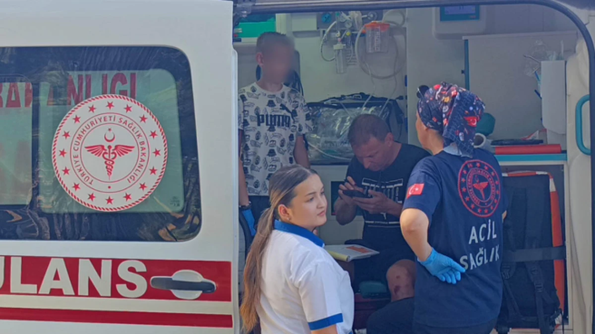 Kazada yaralanan turist hastanede para alınabileceğini duyunca ambulanstan indi 