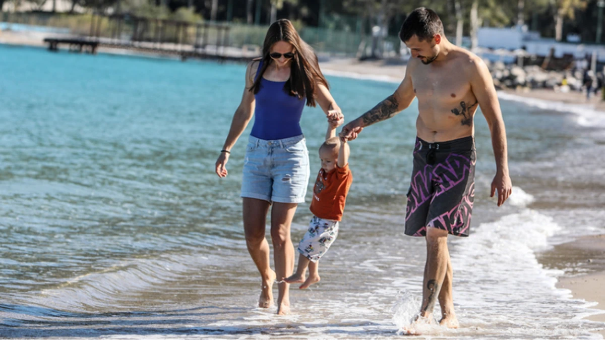 Kemer, 2025'te n&uuml;fusunun 90 katını ağırladı 