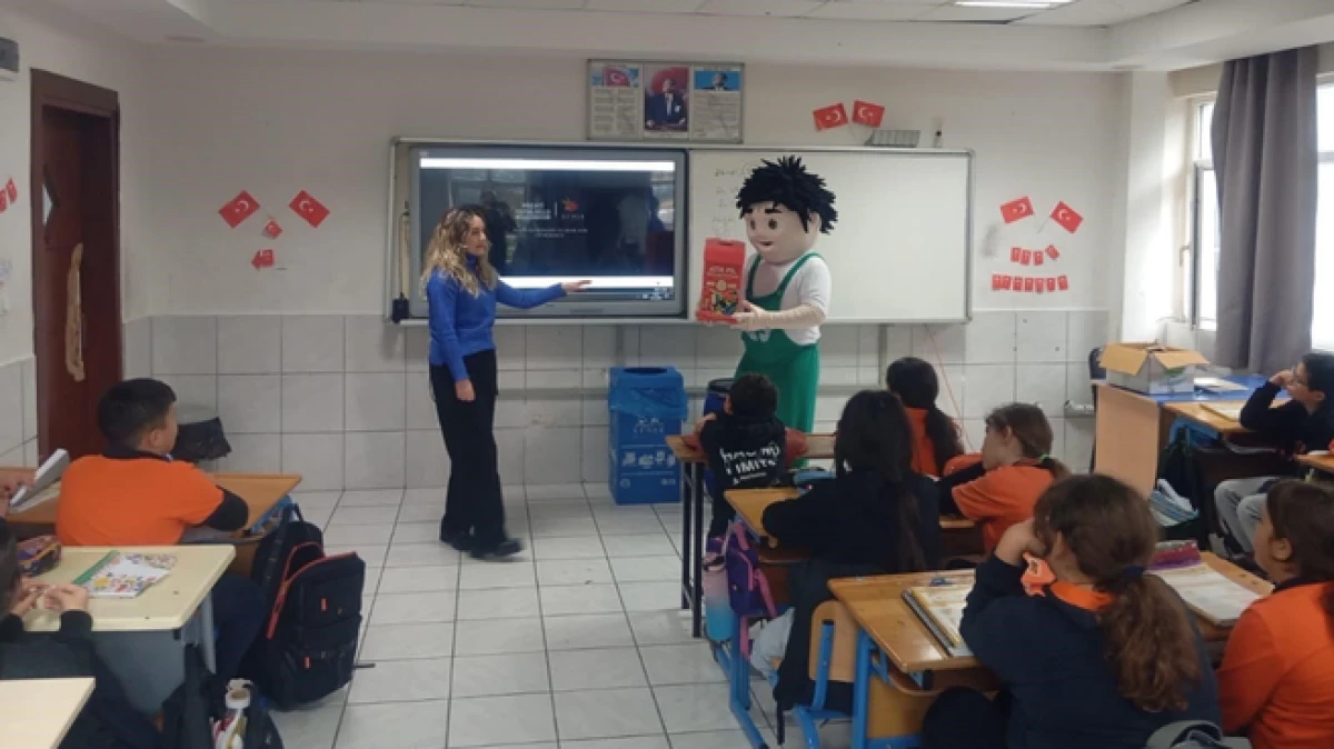 Kemer Belediyesi&rsquo;nden &ouml;ğrencilere sıfır atık eğitimi   