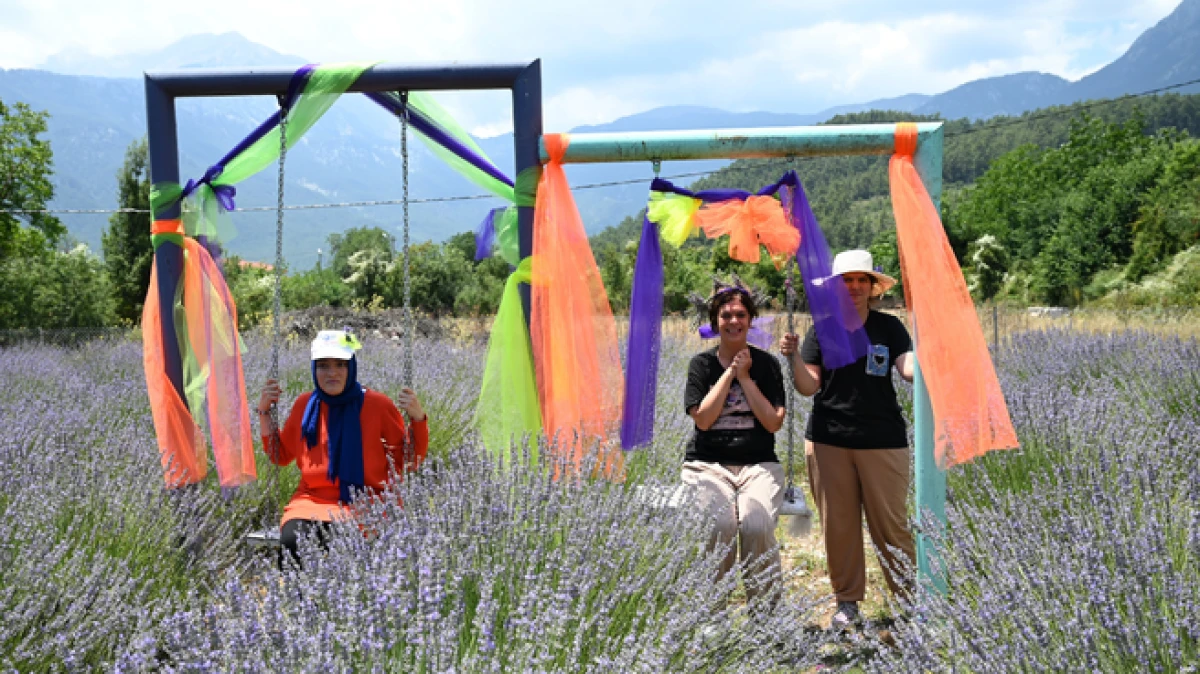 Kemer&rsquo;de &ldquo;Mor turizm&rdquo; başlıyor 