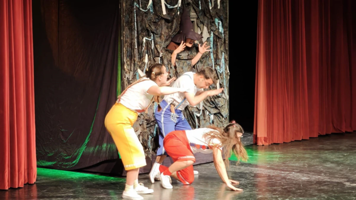 Kepez Kent Tiyatrosu yılın ilk &ccedil;ocuk oyununu sahneledi   