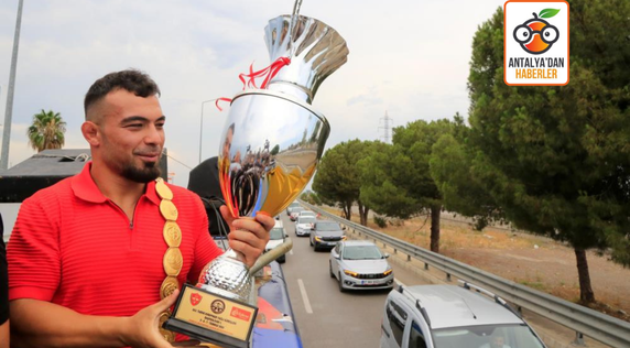 Kırkpınar Başpehlivanı Yusuf Can Zeybek’e Antalya'da coşkulu karşılama   
