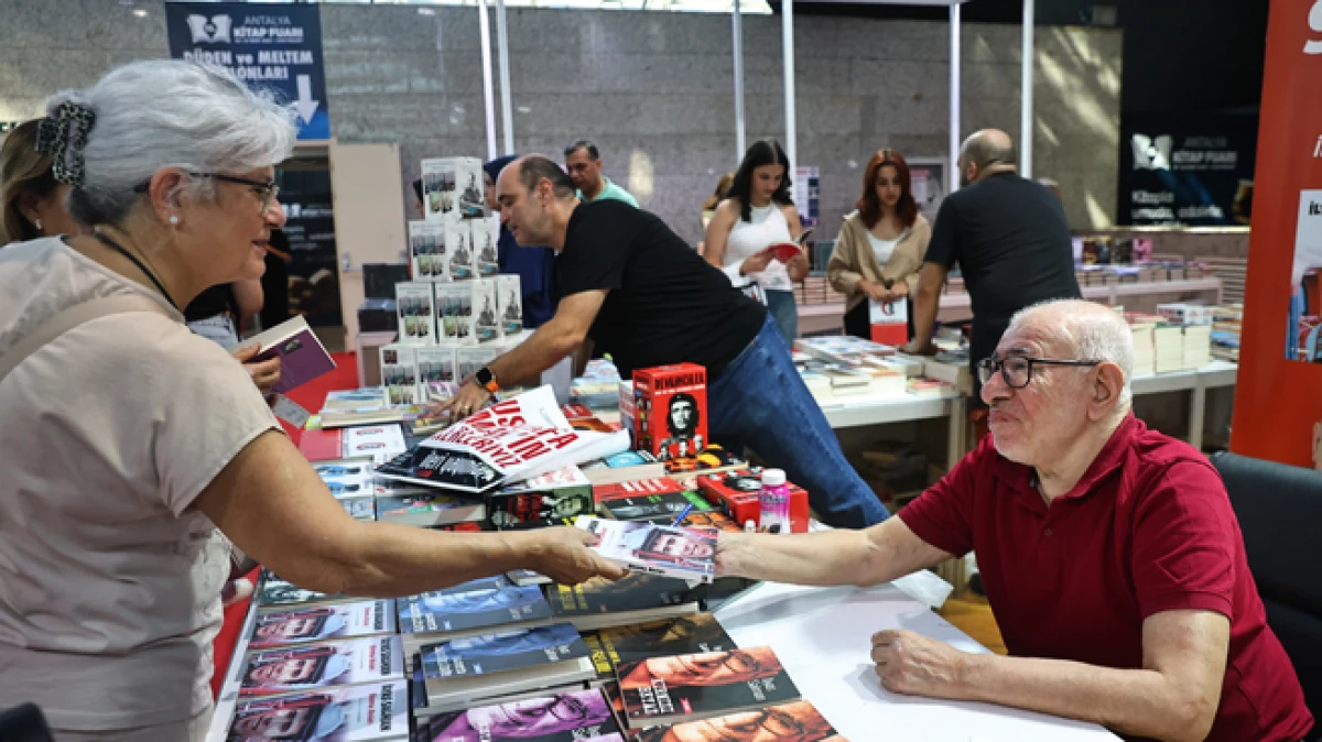 Kitap tutkunları Antalya Kitap Fuarı’nda buluşmaya devam ediyor 