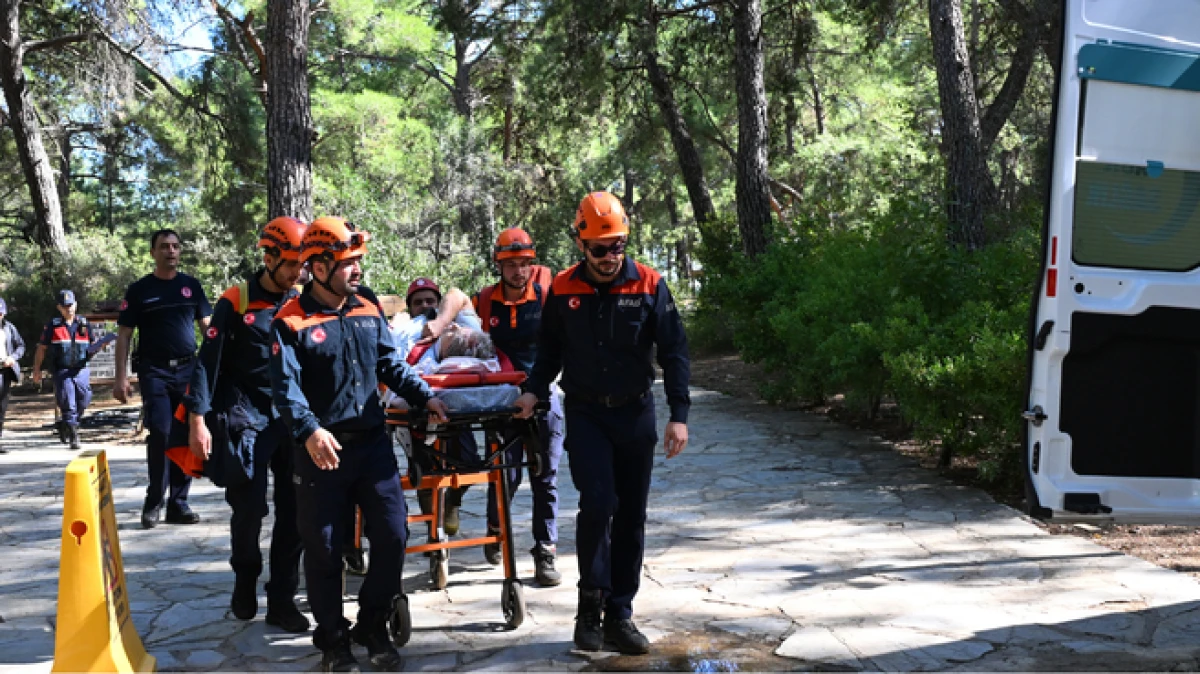 Kurşunlu Şelalesi&rsquo;nde 6 metre y&uuml;kseklikten d&uuml;şen Rus turist kurtarıldı