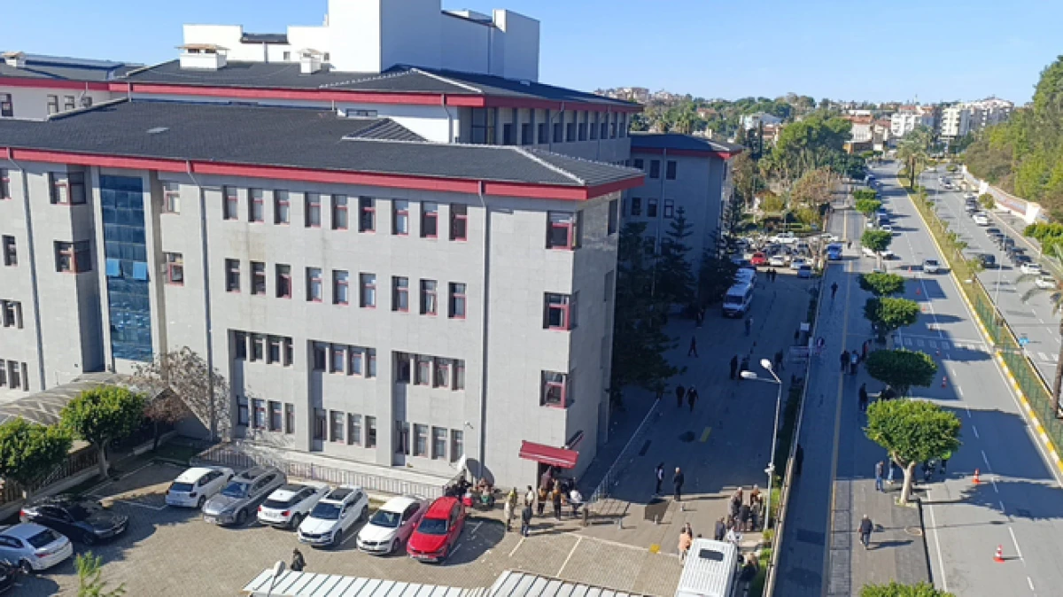 Manavgat Belediyesi rüşvet soruşturmasında 9'u tutuklu 41 sanığın yargılanmasına başlandı   