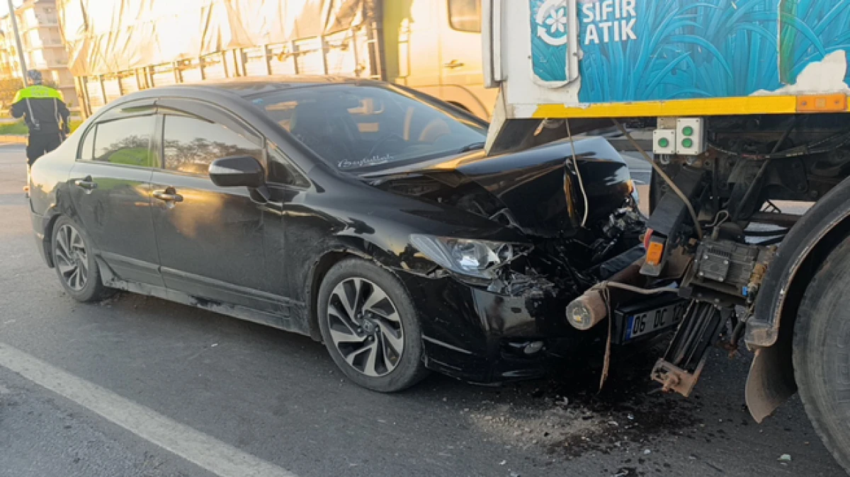 Manavgat&rsquo;da otomobil yol s&uuml;p&uuml;rme aracıyla &ccedil;arpıştı 