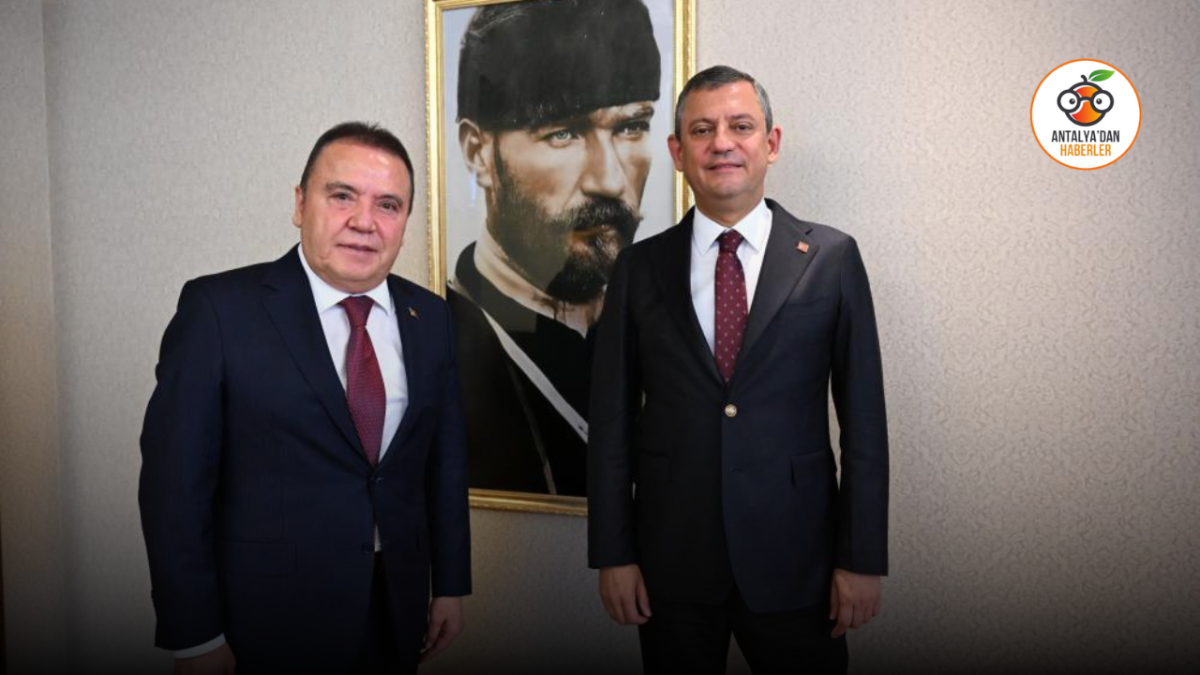 Muhittin Böcek'ten, CHP Genel Başkanı Özgür Özel'e geçmiş olsun ziyareti   