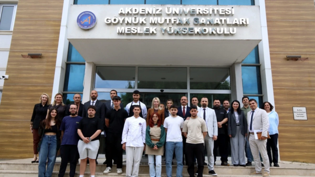 Rekt&ouml;r &Ouml;zkan "Bu ayın sonunda CAR-T h&uuml;creleri ile l&ouml;semi ve lenfoma tedavilerine başlayacağız" 
